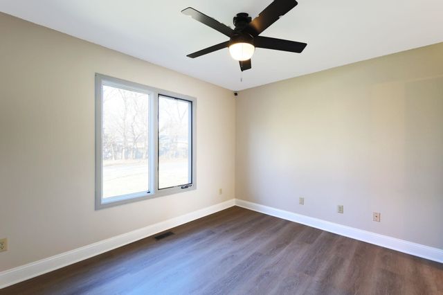 322 S Circle Lake Cir, Wichita, KS 67209