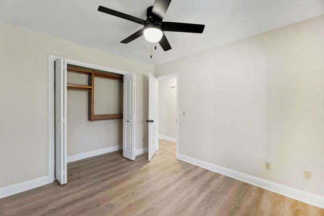 322 S Circle Lake Cir, Wichita, KS 67209