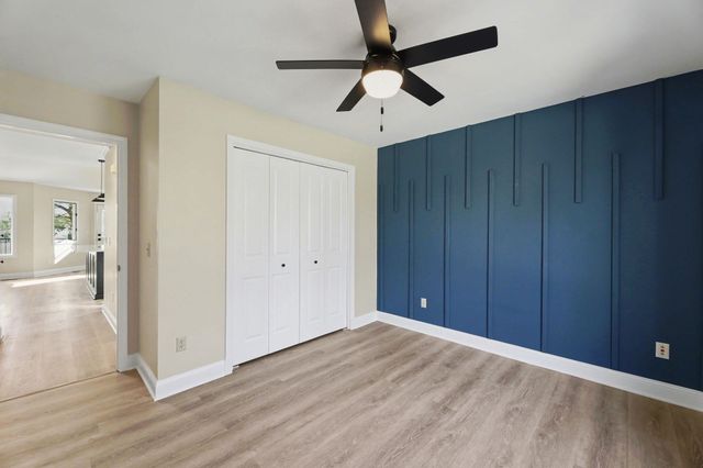 322 S Circle Lake Cir, Wichita, KS 67209