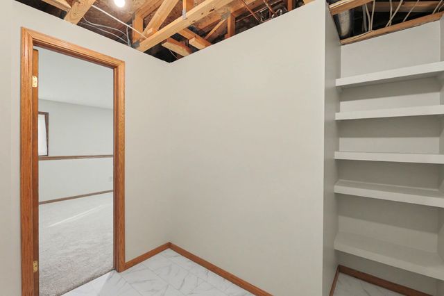 322 S Circle Lake Cir, Wichita, KS 67209