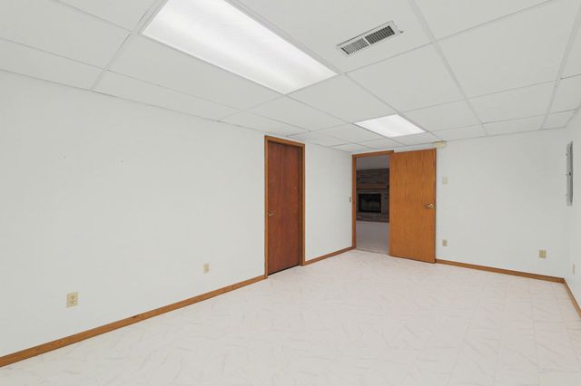 322 S Circle Lake Cir, Wichita, KS 67209