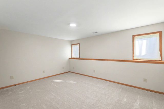 322 S Circle Lake Cir, Wichita, KS 67209