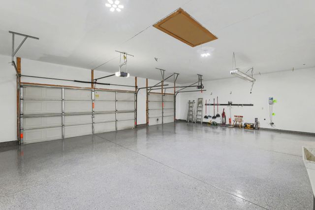 322 S Circle Lake Cir, Wichita, KS 67209