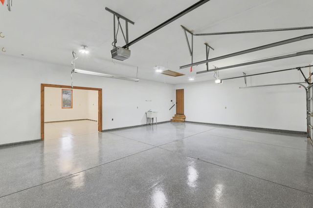 322 S Circle Lake Cir, Wichita, KS 67209