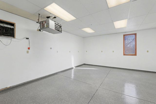 322 S Circle Lake Cir, Wichita, KS 67209