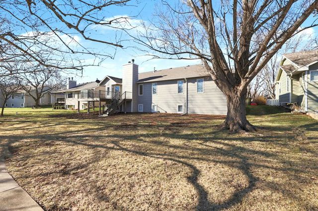 322 S Circle Lake Cir, Wichita, KS 67209