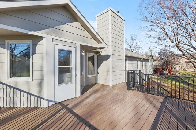 322 S Circle Lake Cir, Wichita, KS 67209