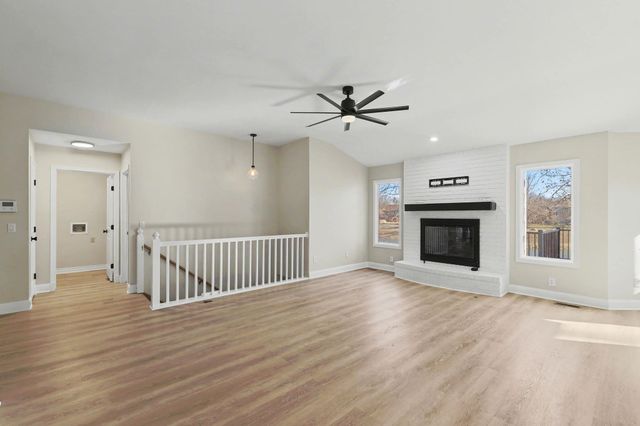 322 S Circle Lake Cir, Wichita, KS 67209