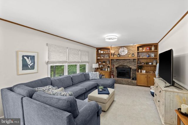 100 BOSCOBEL RD, Fredericksburg, VA 22405