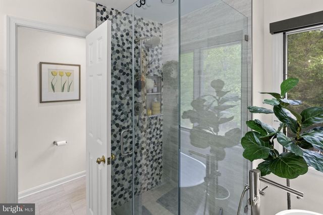 100 BOSCOBEL RD, Fredericksburg, VA 22405