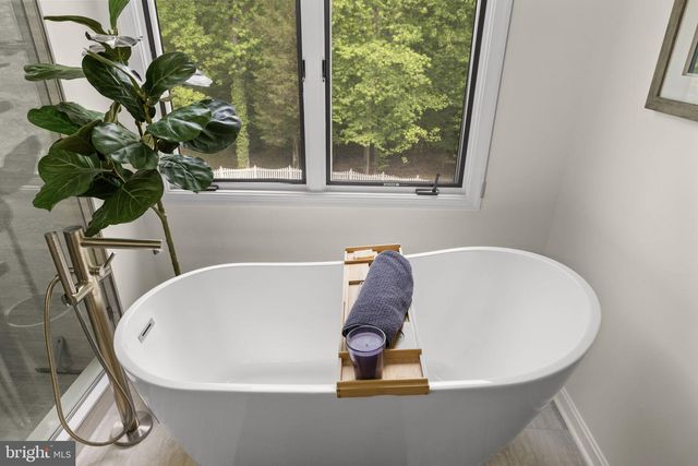 100 BOSCOBEL RD, Fredericksburg, VA 22405