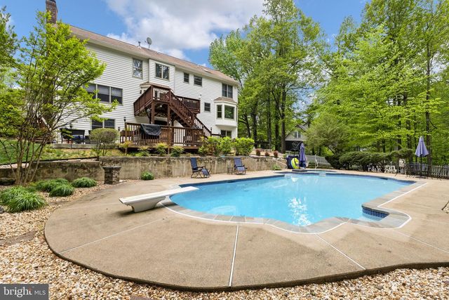 100 BOSCOBEL RD, Fredericksburg, VA 22405