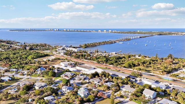 3392 NE Skyline Drive, Jensen Beach, FL 34957