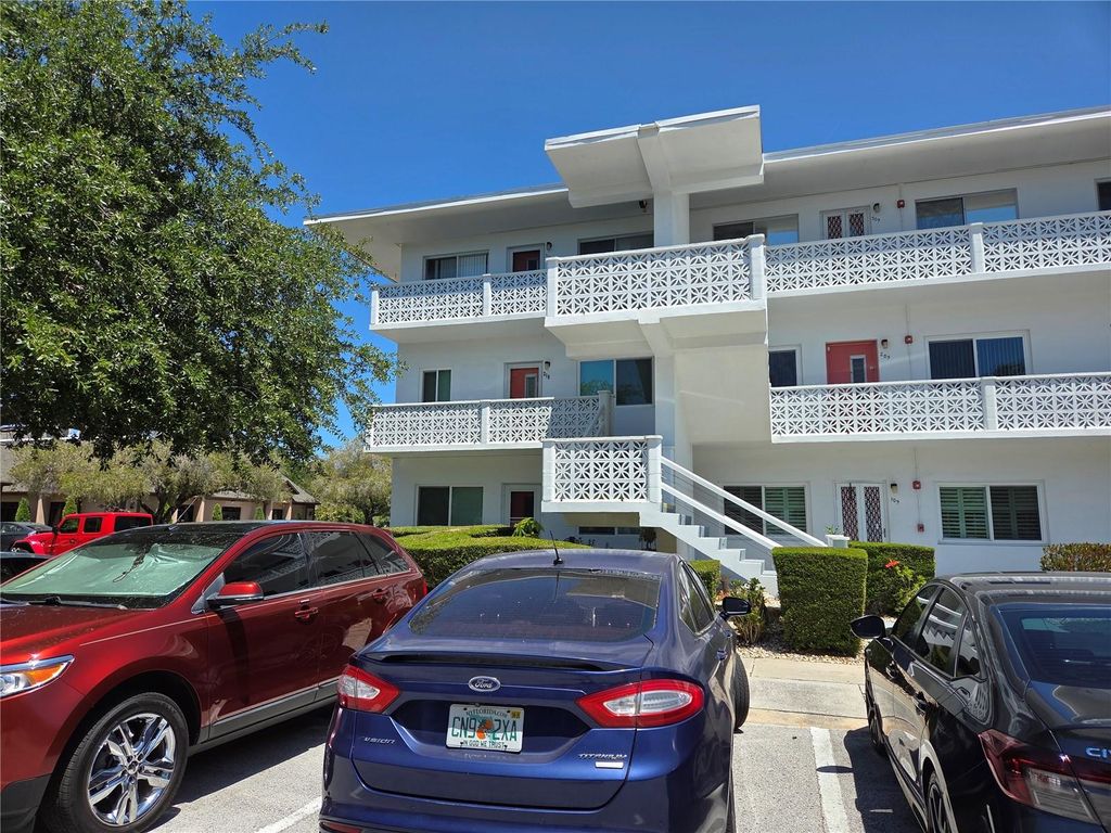 11225 82ND AVENUE 309, Seminole, FL 33772