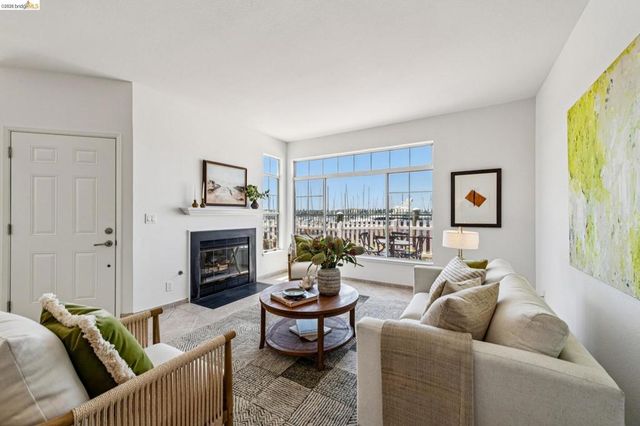 807 Commodore Drive, Richmond, CA 94804