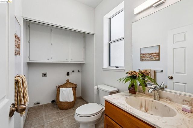 807 Commodore Drive, Richmond, CA 94804