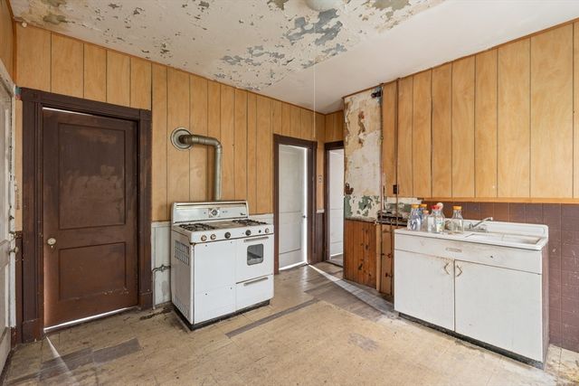 196 Boston St, Boston, MA 02125