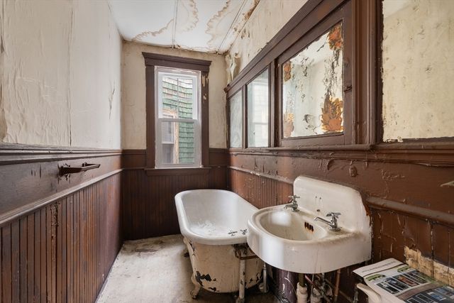 196 Boston St, Boston, MA 02125