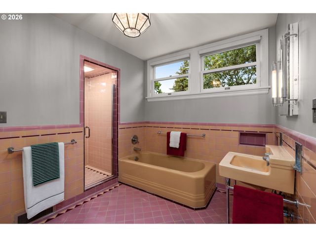 3852 Ne ALAMEDA St, Portland, OR 97212