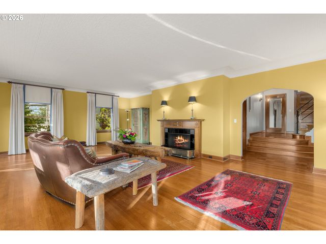3852 Ne ALAMEDA St, Portland, OR 97212