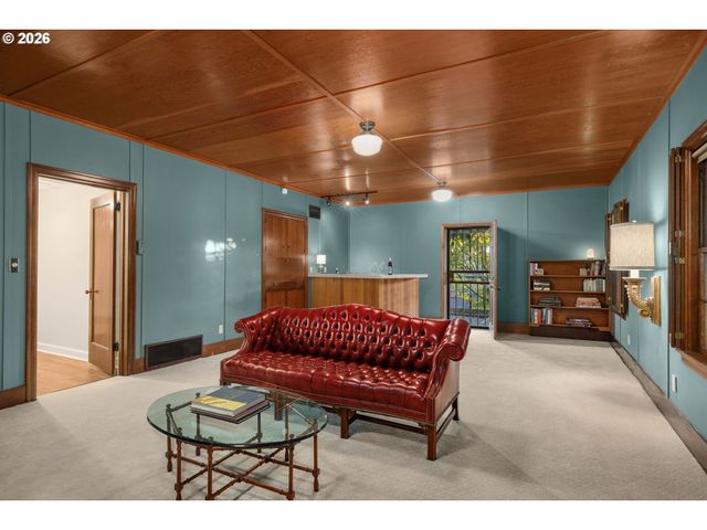 3852 Ne ALAMEDA St, Portland, OR 97212