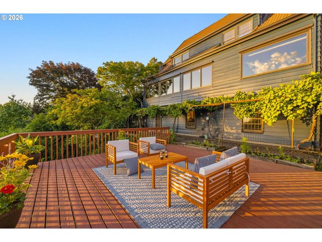 3852 Ne ALAMEDA St, Portland, OR 97212