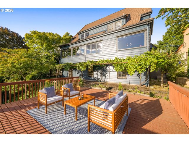 3852 Ne ALAMEDA St, Portland, OR 97212