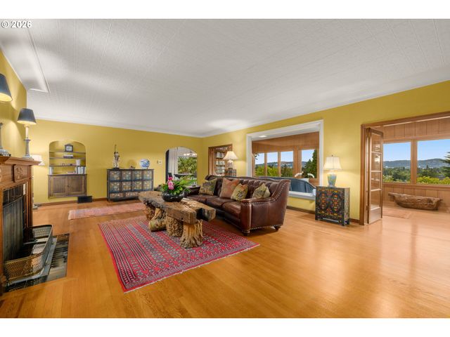3852 Ne ALAMEDA St, Portland, OR 97212
