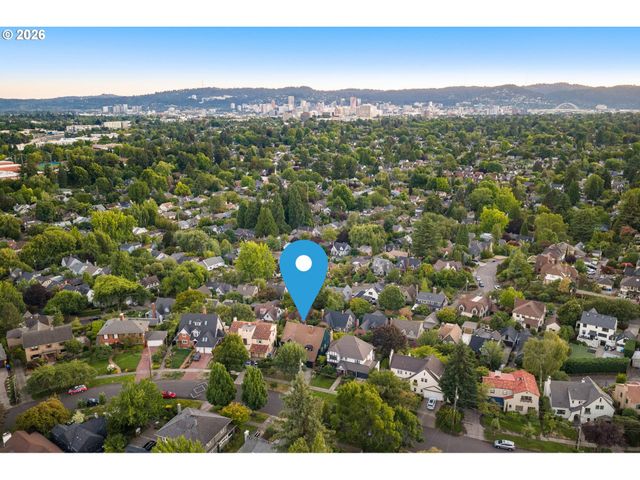 3852 Ne ALAMEDA St, Portland, OR 97212