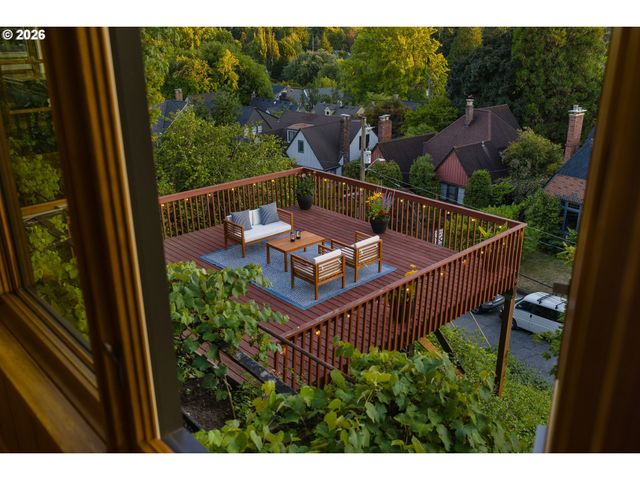 3852 Ne ALAMEDA St, Portland, OR 97212