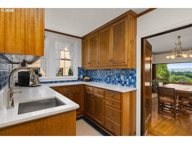 3852 Ne ALAMEDA St, Portland, OR 97212