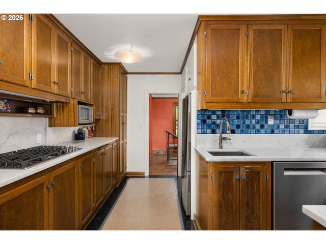 3852 Ne ALAMEDA St, Portland, OR 97212