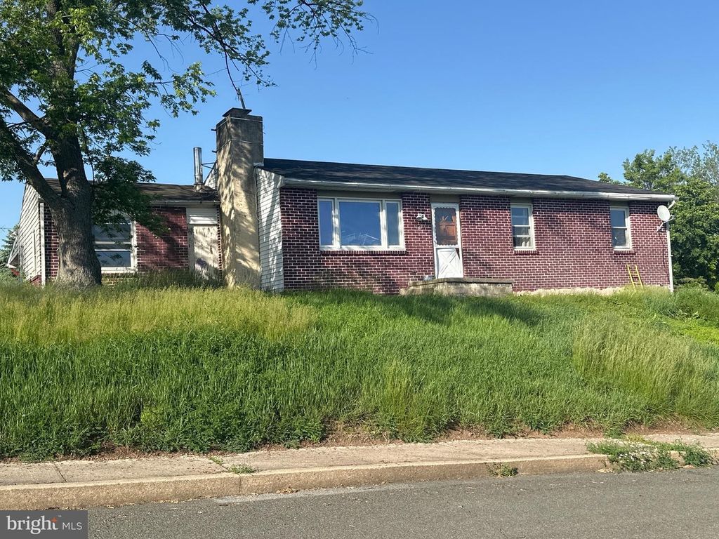 160 LINDEN ST, Stowe, PA 19464