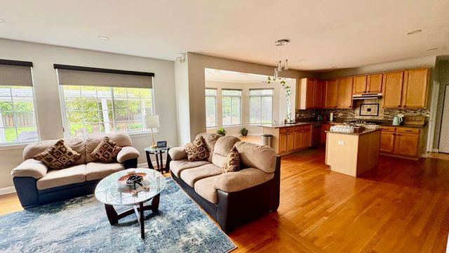 416 PTARMIGAN Place, Lindenhurst, IL 60046