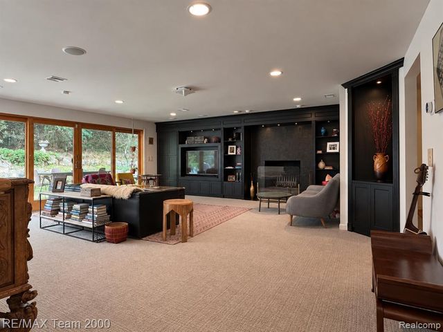 4789 Pickering Road, Bloomfield Hills, MI 48301