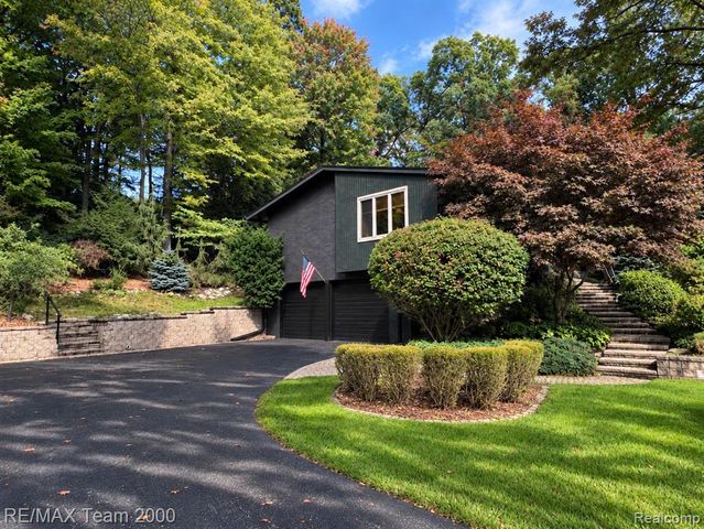4789 Pickering Road, Bloomfield Hills, MI 48301