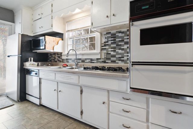 943 ROSCOE STREET, Green Bay, WI 54304