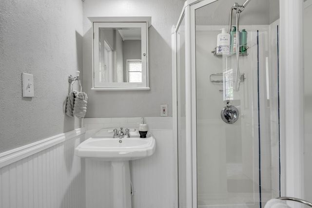 2240 Lawndale Drive, Dallas, TX 75211