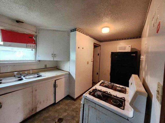 1702 N 30th Street, Kansas City, KS 66102