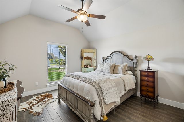 1402 Oliver Creek Lane, Justin, TX 76247