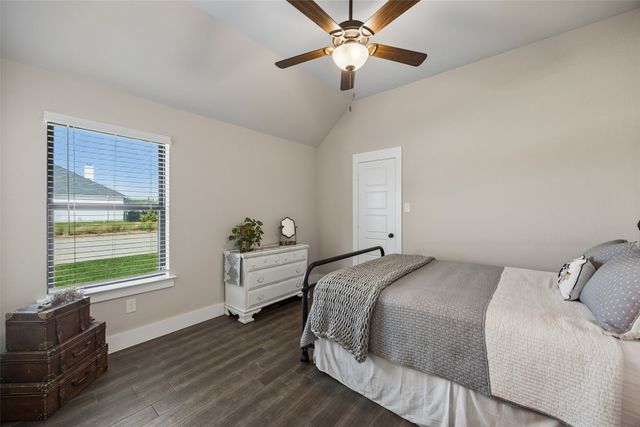 1402 Oliver Creek Lane, Justin, TX 76247