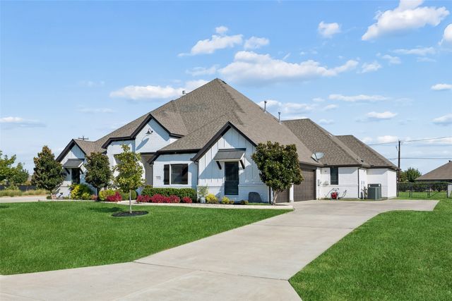 1402 Oliver Creek Lane, Justin, TX 76247