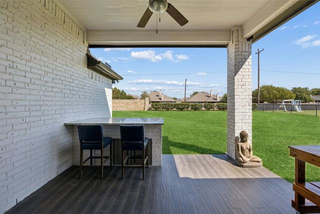 1402 Oliver Creek Lane, Justin, TX 76247