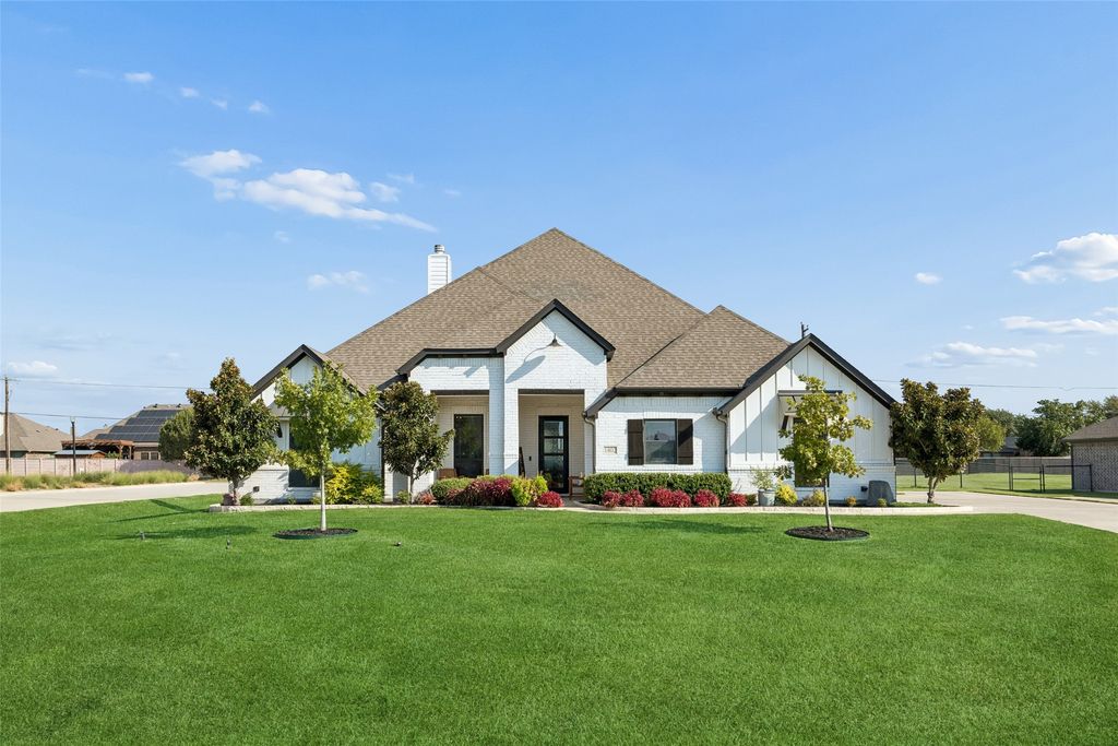 1402 Oliver Creek Lane, Justin, TX 76247