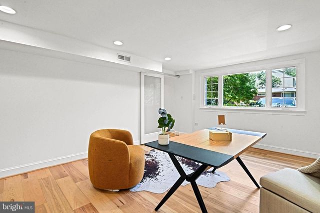1603 SIMMONS DR, Mclean, VA 22101