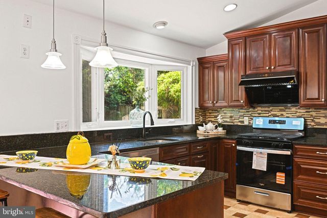 1603 SIMMONS DR, Mclean, VA 22101