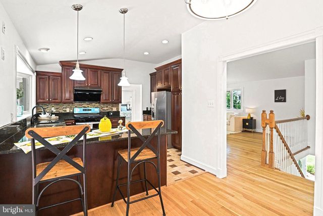1603 SIMMONS DR, Mclean, VA 22101