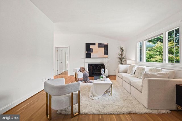 1603 SIMMONS DR, Mclean, VA 22101