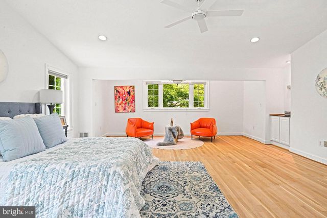 1603 SIMMONS DR, Mclean, VA 22101