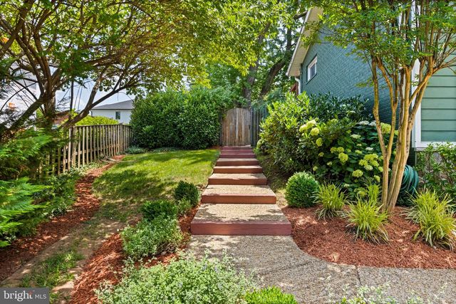 1603 SIMMONS DR, Mclean, VA 22101